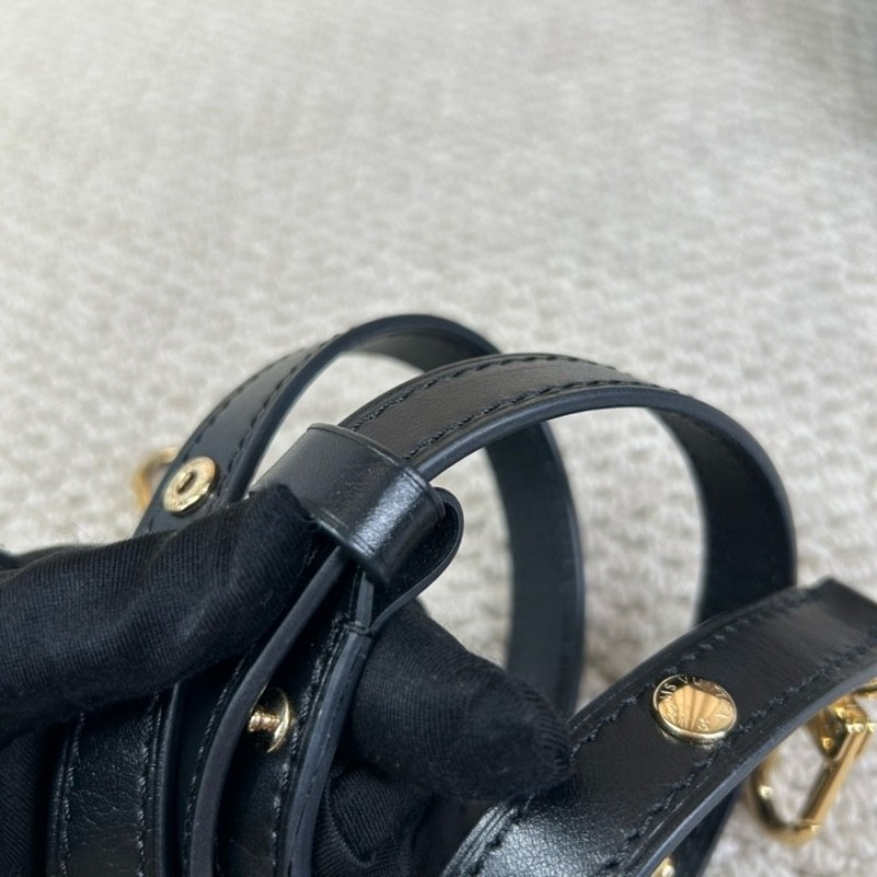 zzy hj ZZZ LV路易威登黑牛角 芯片款 經典老花 拼接黑色皮革 復古又時髦 配有兩根肩帶 背法多多 四季都能輕鬆搭配-27