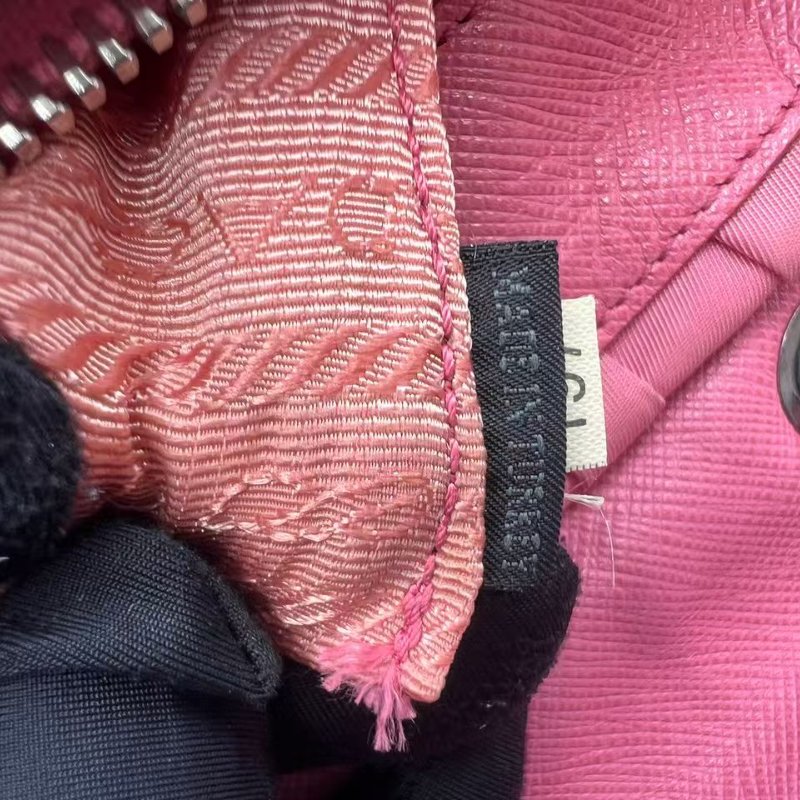 普拉達 Gaufre 系列褶皺尼龍單肩包-4