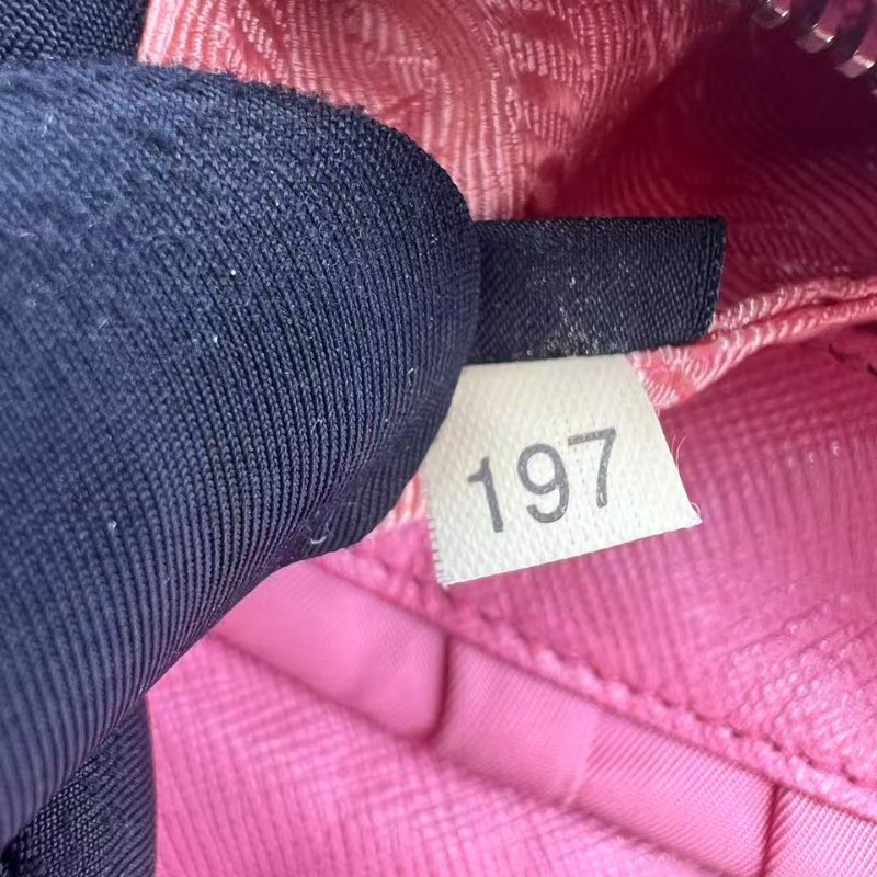 普拉達 Gaufre 系列褶皺尼龍單肩包-5