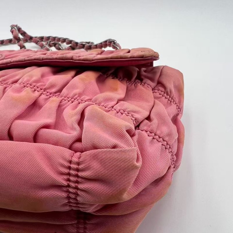 普拉達 Gaufre 系列褶皺尼龍單肩包-10