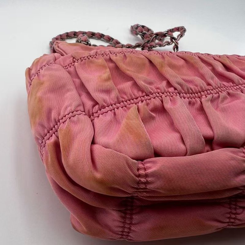 普拉達 Gaufre 系列褶皺尼龍單肩包-12