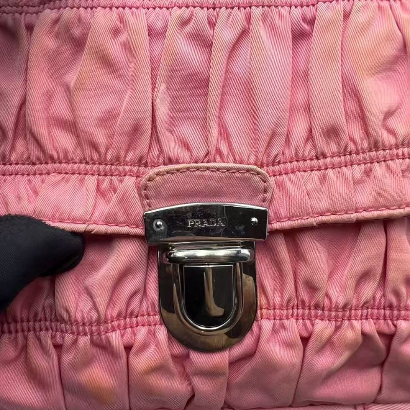 普拉達 Gaufre 系列褶皺尼龍單肩包-15