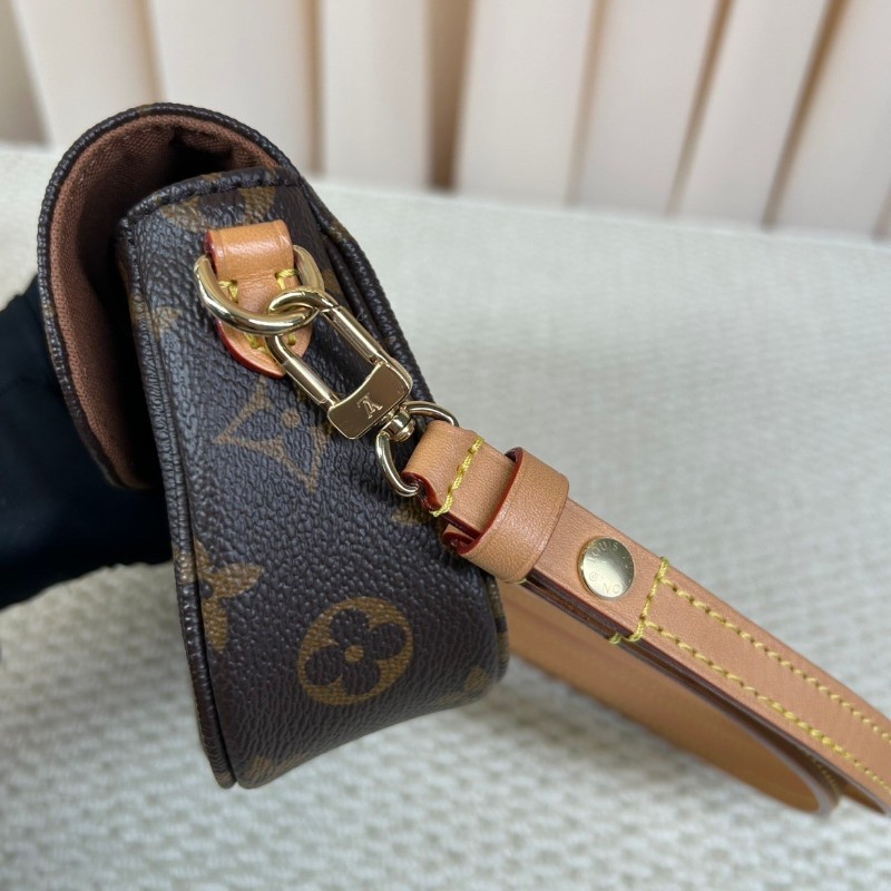 LVivy LV路易威登  經典老花印花鏈條塗層帆布法棍包腋下包手提單肩包 芯片款-21