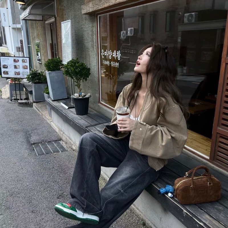 MiuMiu Arcadie小號保齡球咖色金扣麂皮22*11*8  99新配件塵袋-0