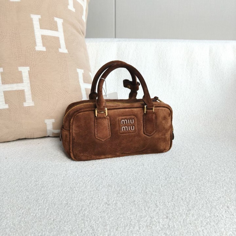 MiuMiu Arcadie小號保齡球咖色金扣麂皮22*11*8  99新配件塵袋-3
