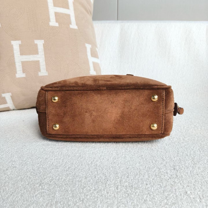 MiuMiu Arcadie小號保齡球咖色金扣麂皮22*11*8  99新配件塵袋-4