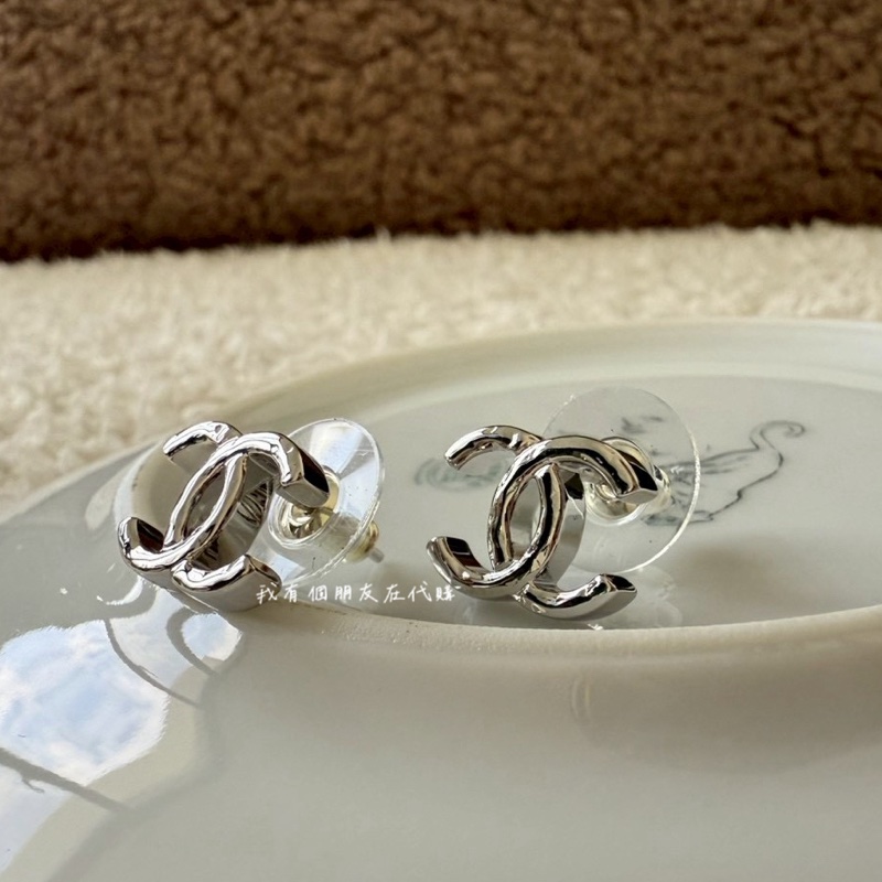 《我有個朋友在代購》香奈兒26P銀色雙C耳環-0