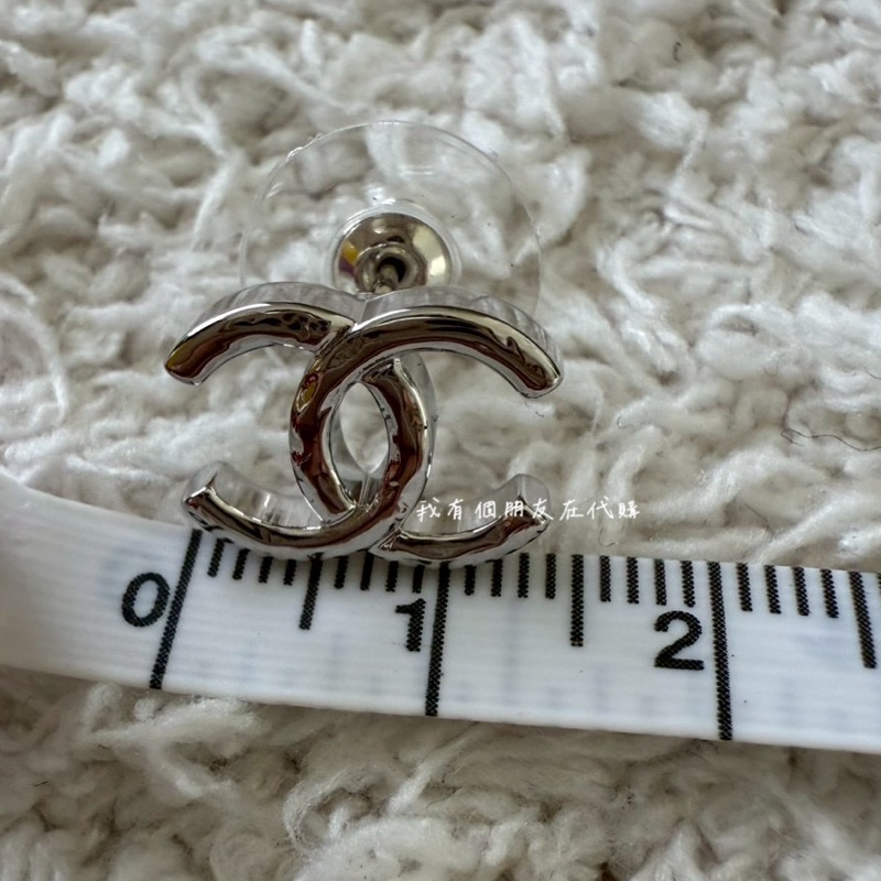 《我有個朋友在代購》香奈兒26P銀色雙C耳環-2