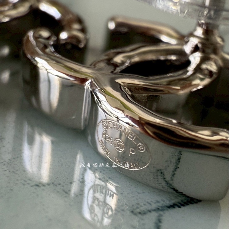 《我有個朋友在代購》香奈兒26P銀色雙C耳環-3