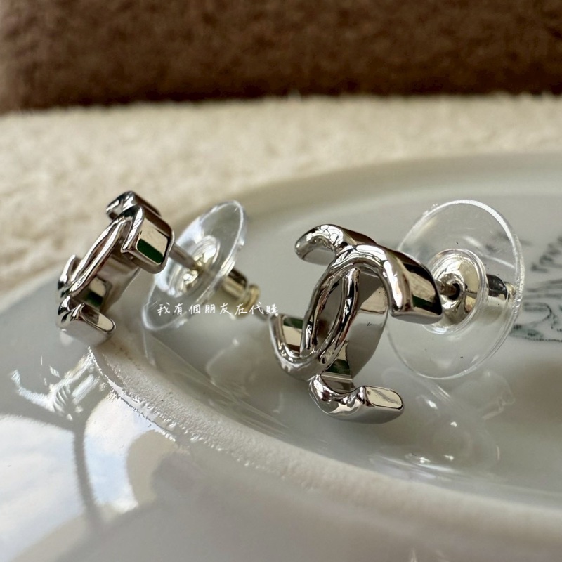 《我有個朋友在代購》香奈兒26P銀色雙C耳環-4