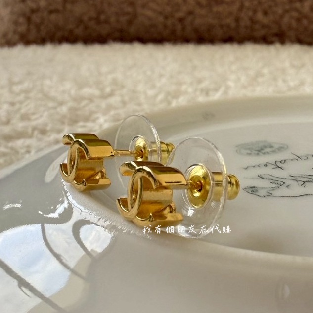 《我有個朋友在代購》香奈兒26P正金色迷你小耳環-1