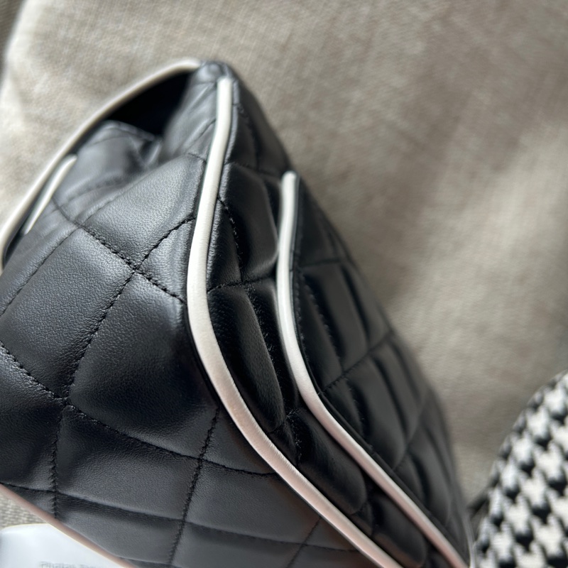 CHANEL 25P 限量熊貓方胖子-8