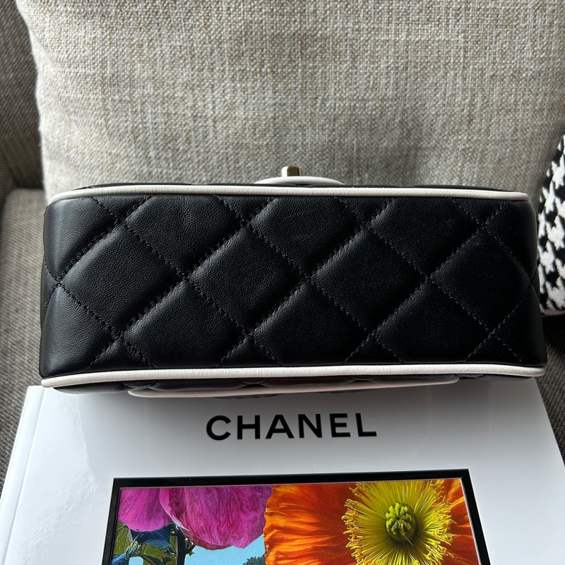 CHANEL 25P 限量熊貓方胖子-10