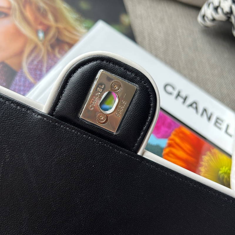 CHANEL 25P 限量熊貓方胖子-15