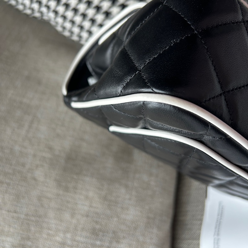 CHANEL 25P 限量熊貓方胖子-22