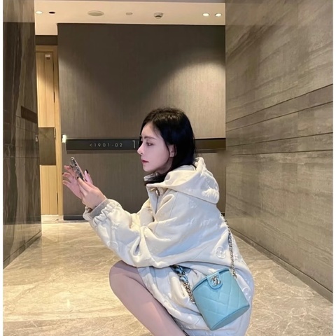 CHANEL 薄荷綠金扣 圓桶肩背斜背鏈條包 15*12.5*10 98新配件保卡塵袋