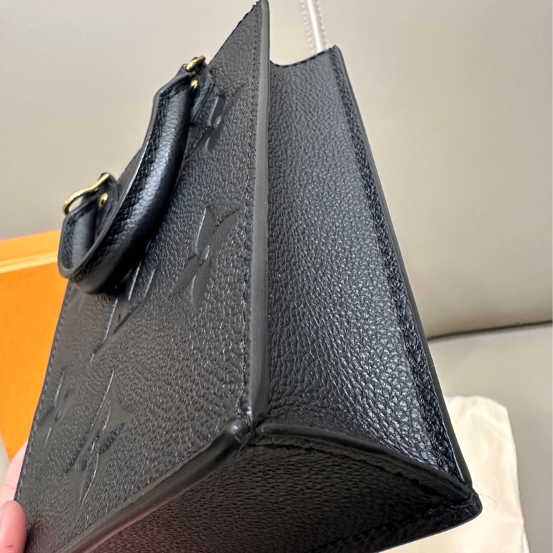 LV Petit Sac Plat 黑色壓紋琴譜包-9
