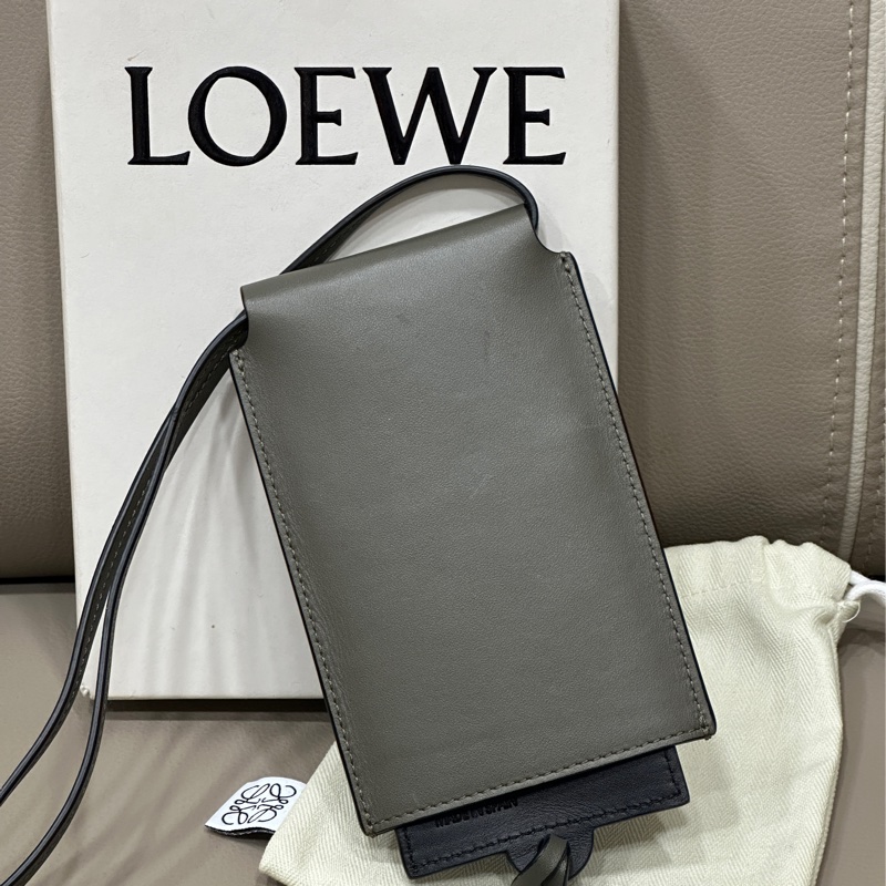 LOEWE 新款識別證卡包-1