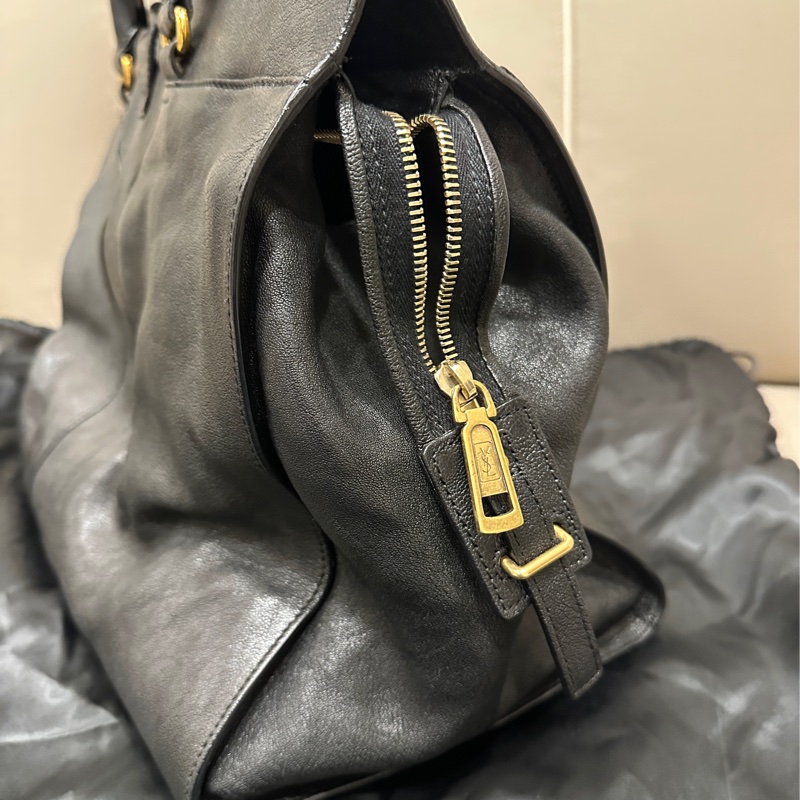 YSL Cabas Chyc Bag 黑色小羊皮手提包-3
