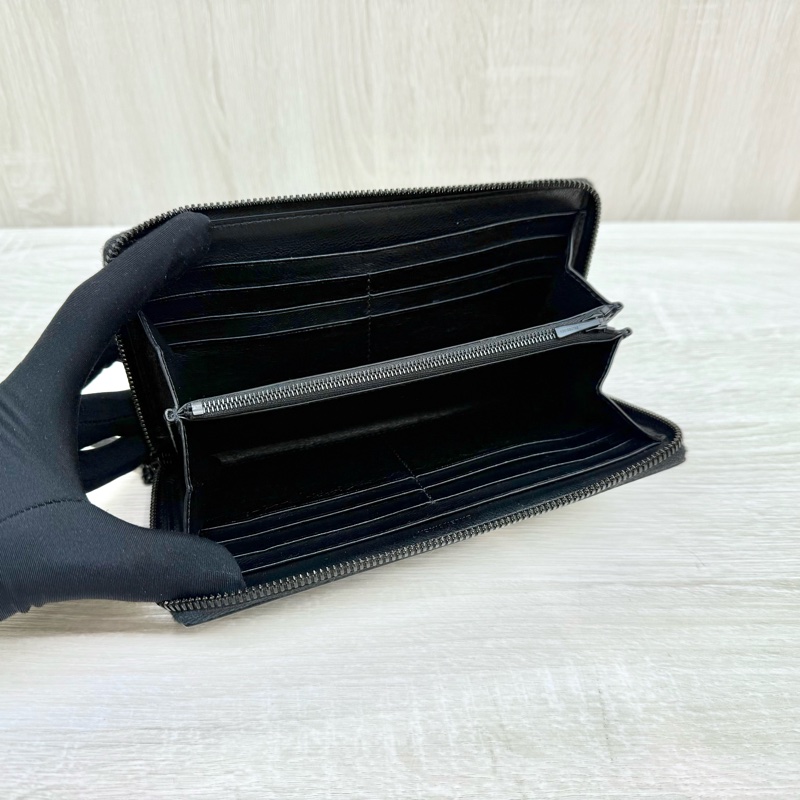 巴黎世家黑色牛皮黑釦ㄇ拉長夾640115-8