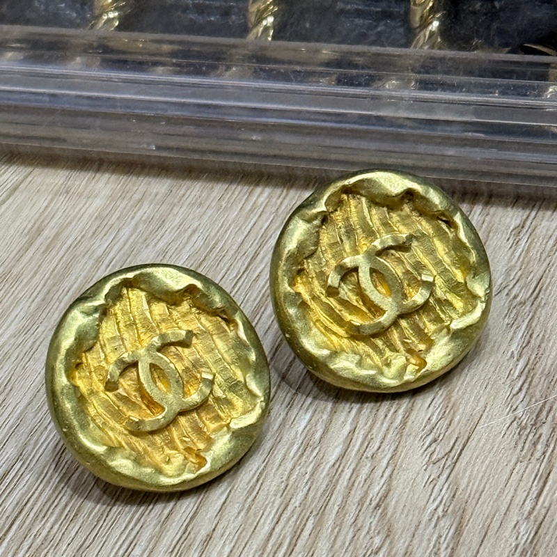 買耳環送項鍊🌙黃金持續漲📈非常值得買的香奈兒精緻工藝 1993年24k金 熔岩工藝系列-32