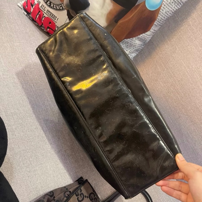 Chanel黑色漆皮托特包-5