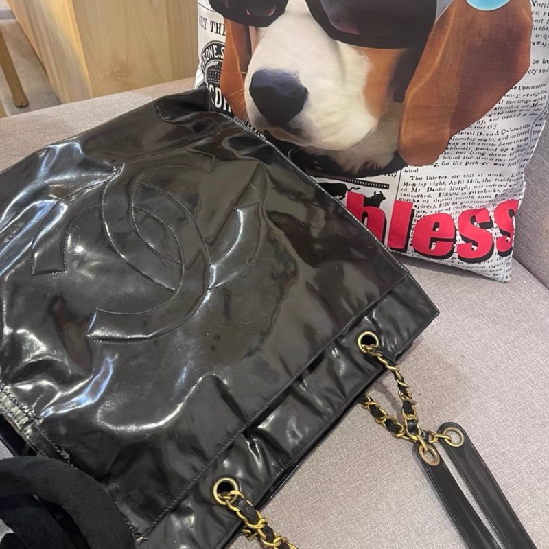 Chanel黑色漆皮托特包-8