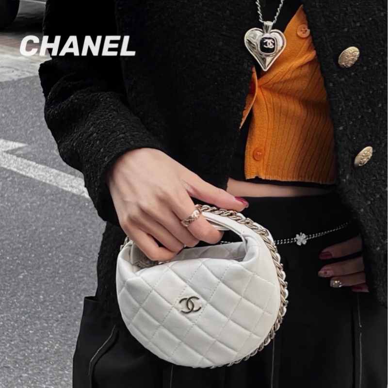 ✨Chanel 99新閒置帶膜23B Pouch月牙包🤍-0