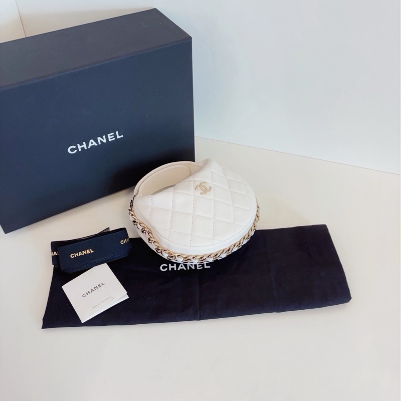 ✨Chanel 99新閒置帶膜23B Pouch月牙包🤍-8