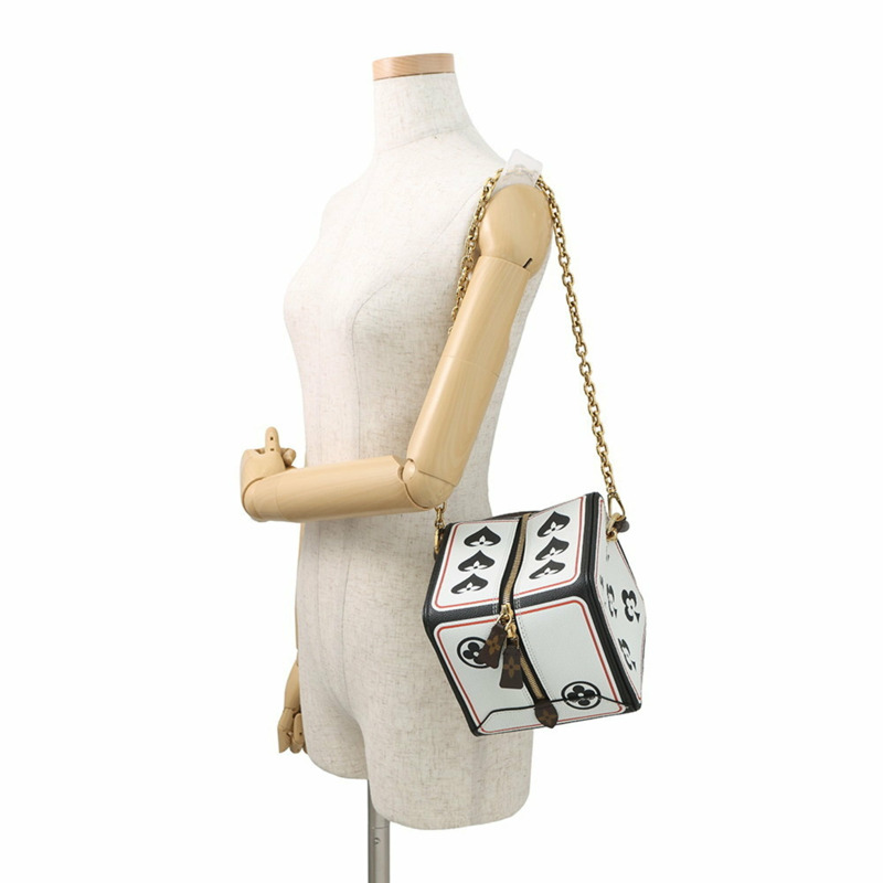 Louis Vuitton Monogram Game On Square Bag M57478,一款兩用肩包。-4
