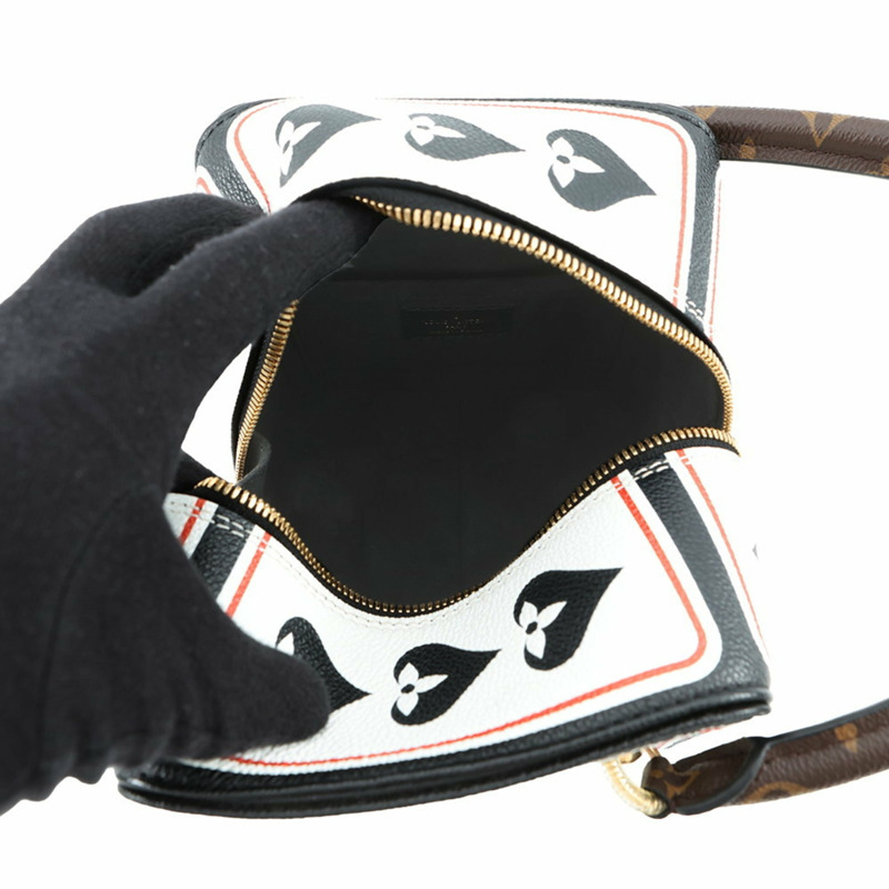 Louis Vuitton Monogram Game On Square Bag M57478,一款兩用肩包。-5