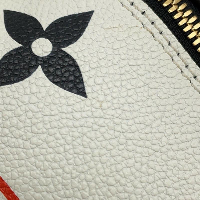 Louis Vuitton Monogram Game On Square Bag M57478,一款兩用肩包。-8