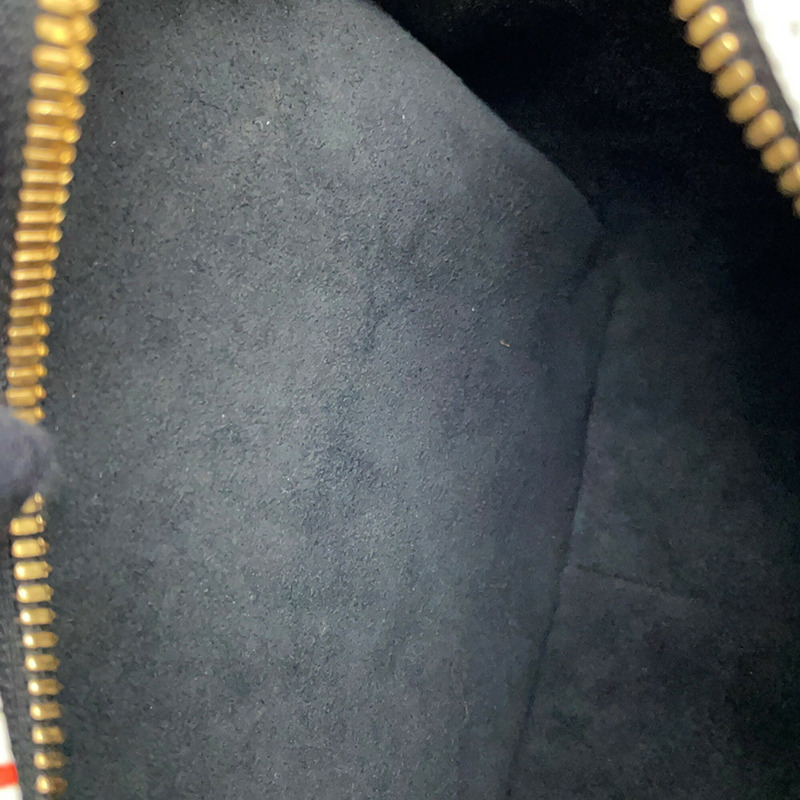 Louis Vuitton Monogram Game On Square Bag M57478,一款兩用肩包。-10