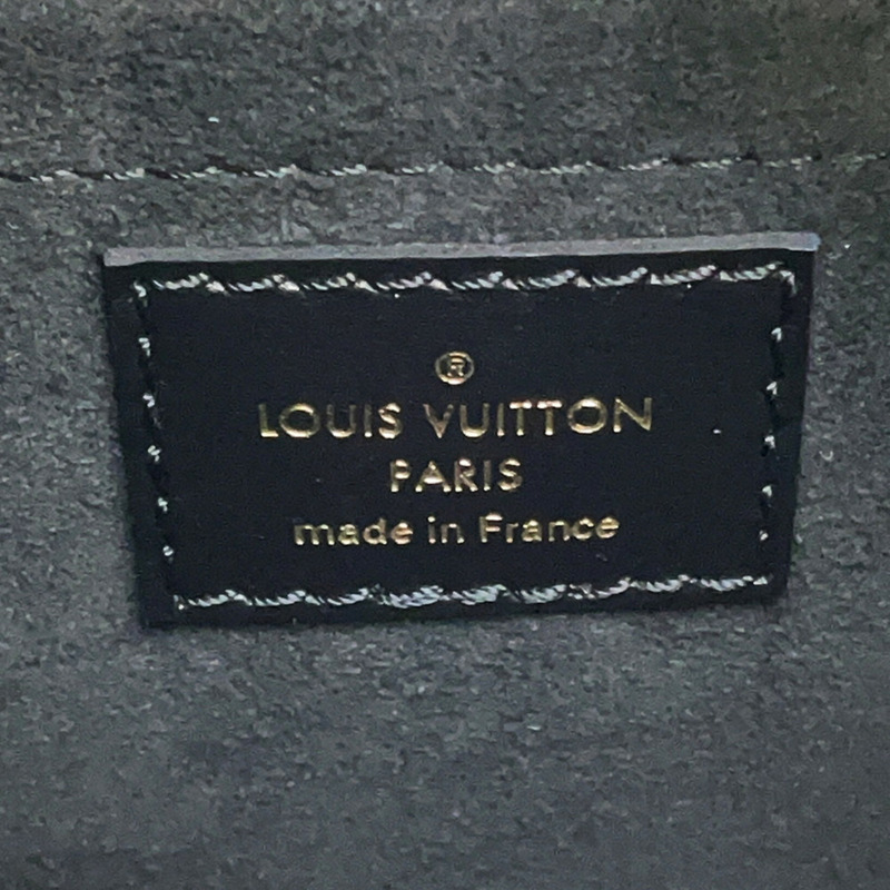 Louis Vuitton Monogram Game On Square Bag M57478,一款兩用肩包。-13