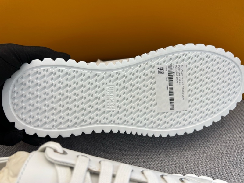 閒置新 愛馬仕 Hermes 白色餅乾鞋 37碼 附件 盒子 防塵袋 鞋帶多一雙白色-3