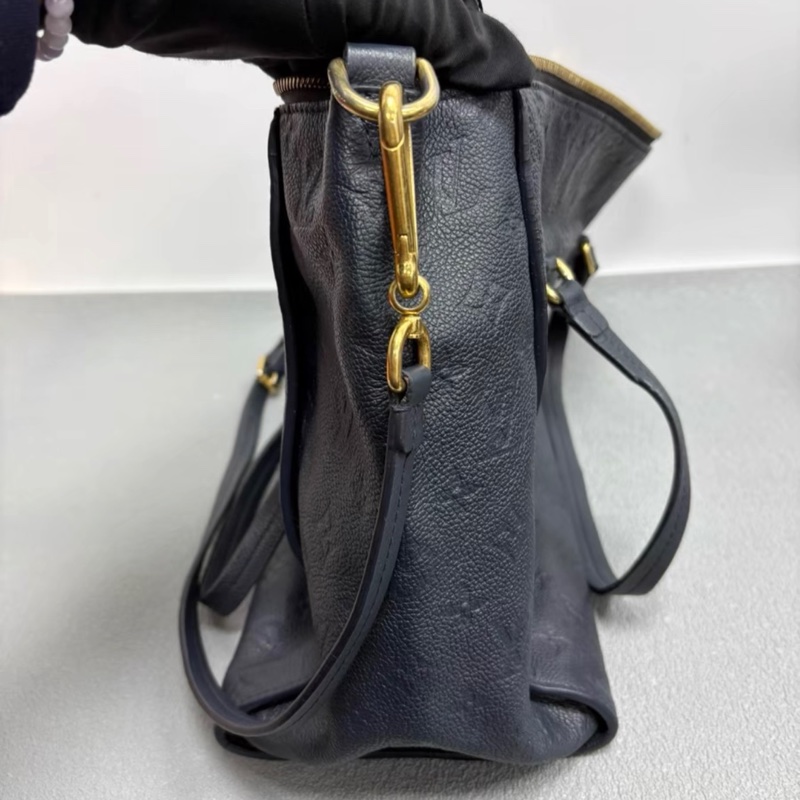 LV Lumineuse黑色老花壓紋托特包-3