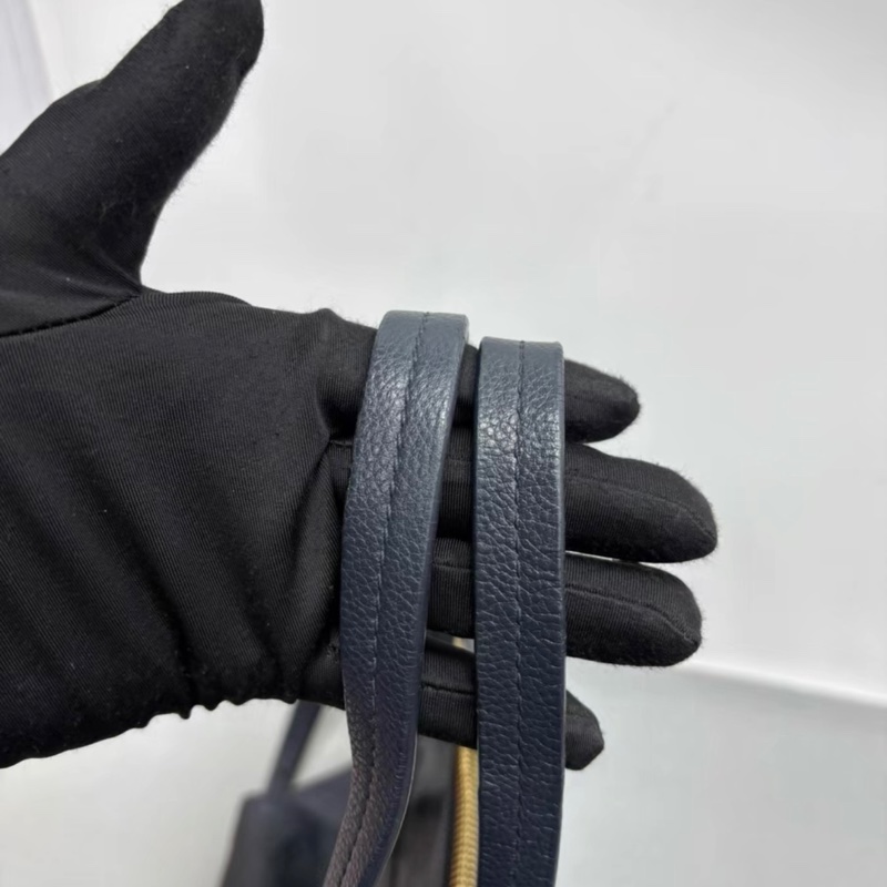 LV Lumineuse黑色老花壓紋托特包-12