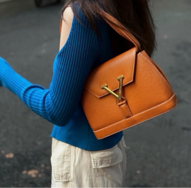 經典不敗|Vintage Valentino 焦糖金 V 復古方包-0