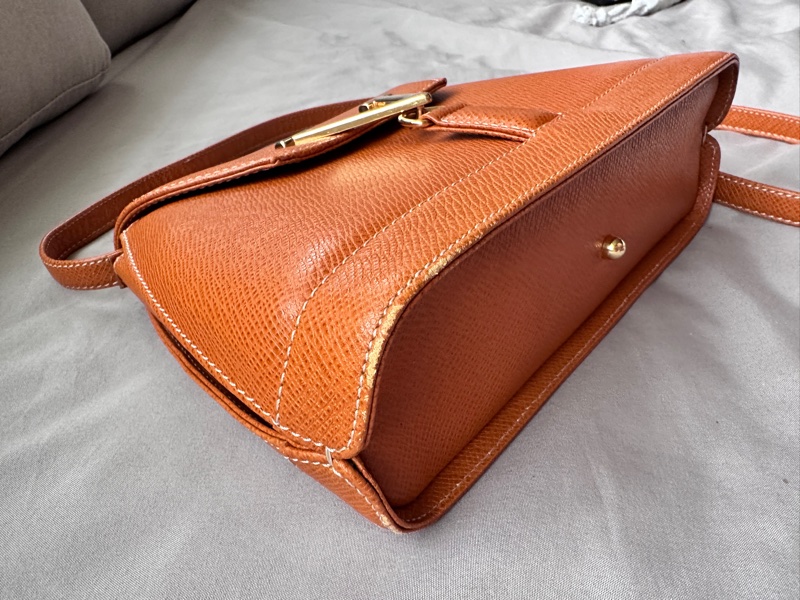 經典不敗|Vintage Valentino 焦糖金 V 復古方包-7