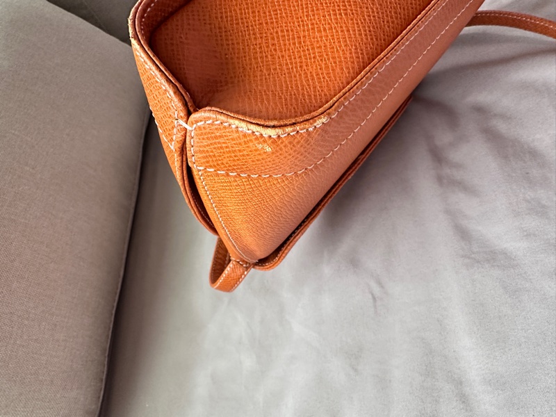 經典不敗|Vintage Valentino 焦糖金 V 復古方包-8