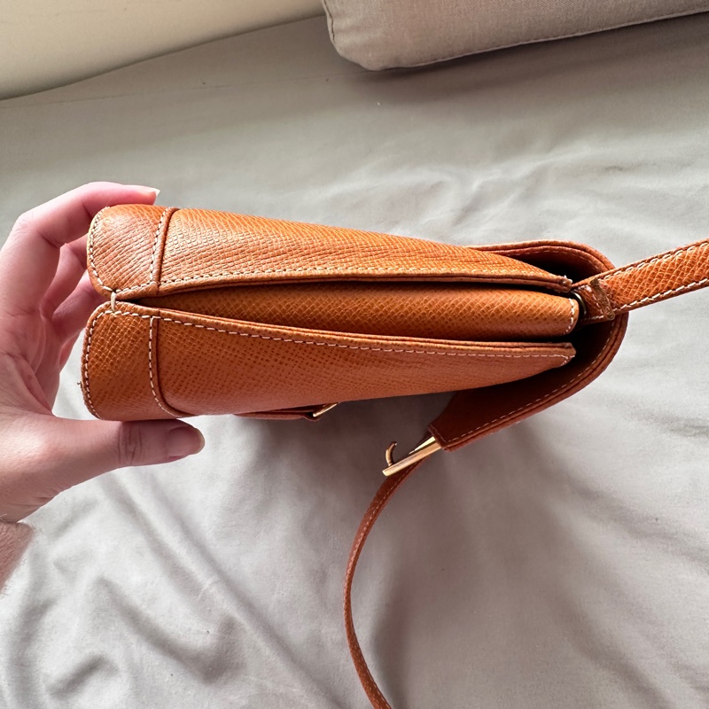 經典不敗|Vintage Valentino 焦糖金 V 復古方包-11