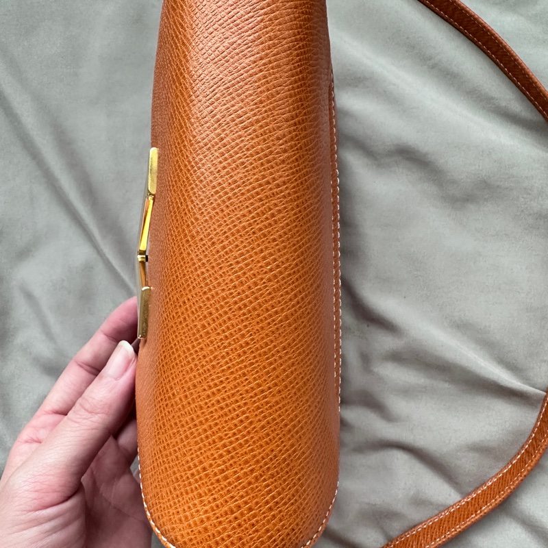 經典不敗|Vintage Valentino 焦糖金 V 復古方包-14