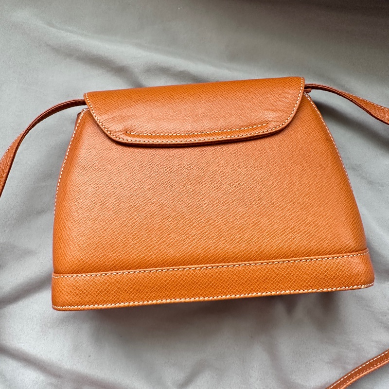 經典不敗|Vintage Valentino 焦糖金 V 復古方包-15