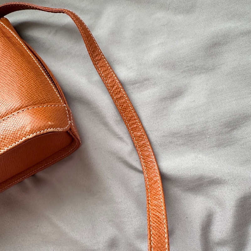 經典不敗|Vintage Valentino 焦糖金 V 復古方包-18