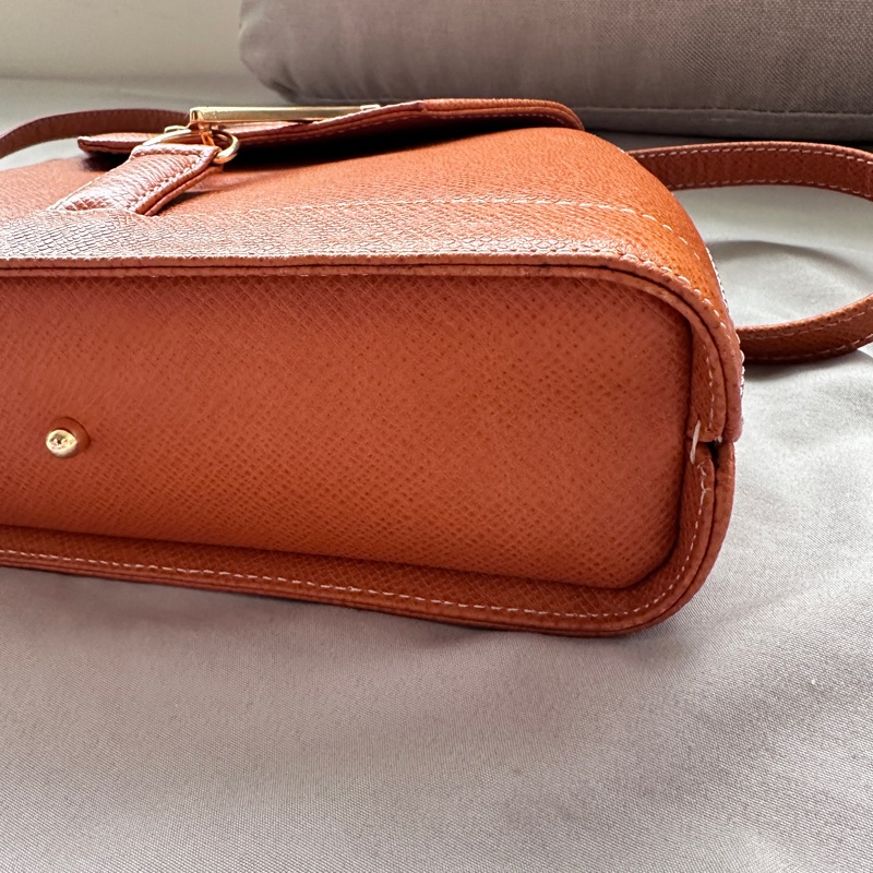 經典不敗|Vintage Valentino 焦糖金 V 復古方包-22