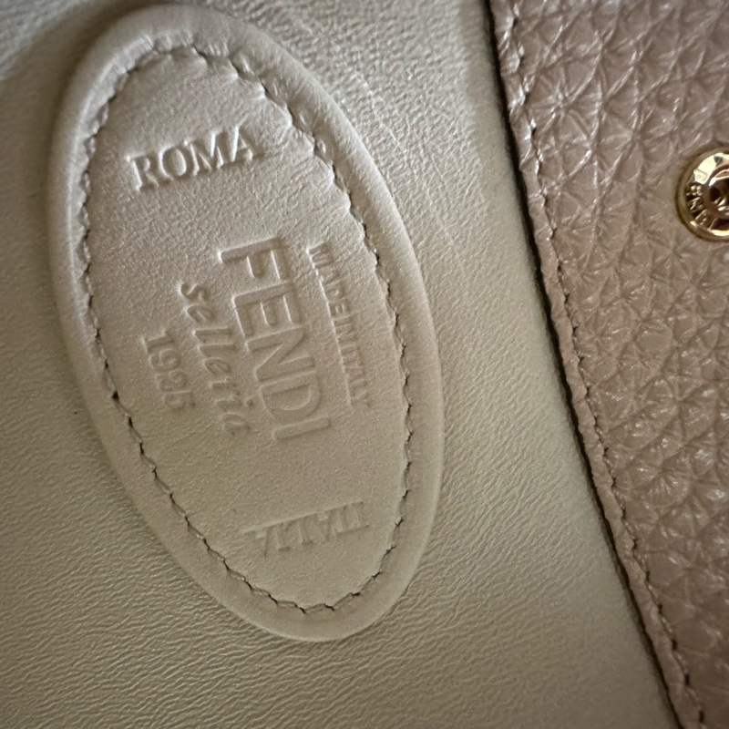 FENDI芬迪 Peekaboo X-LITE托特包 中号 灰绿色-7