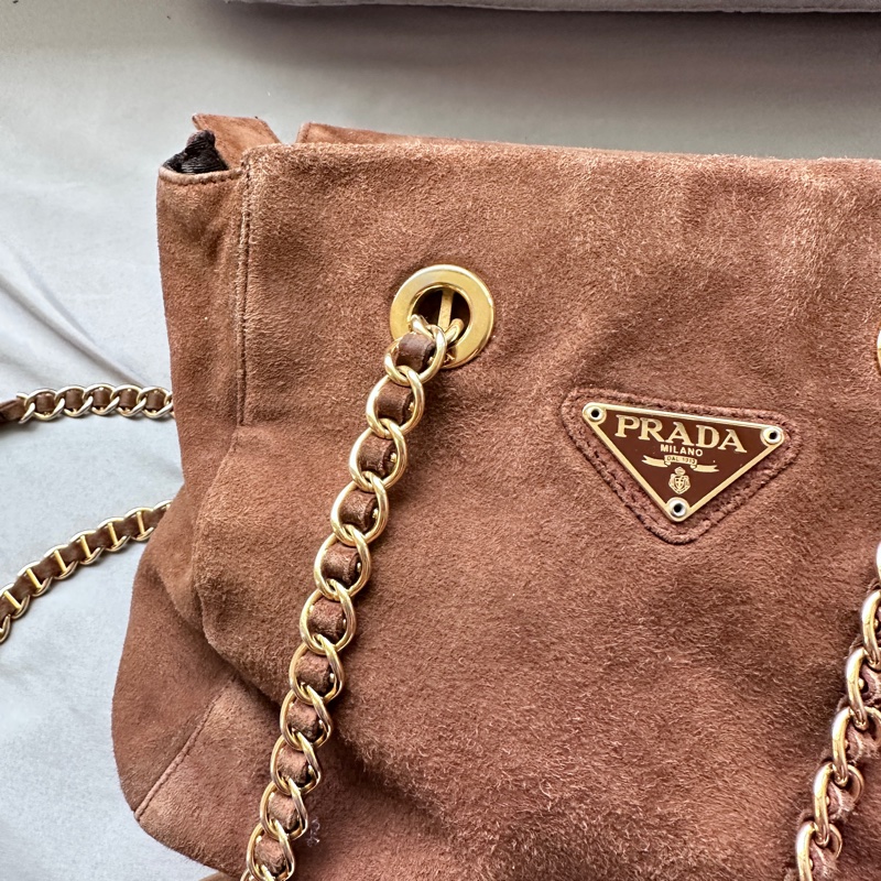 絕美極品！Prada 麂皮金棕降落傘「小號」-21