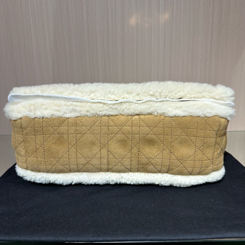 DIOR迪奧 Caro 軟乎乎 羊皮革和羊毛 斜挎單肩包 駝色-4