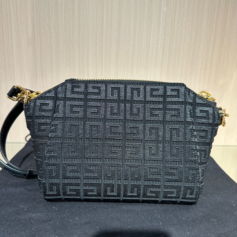 紀梵希 壓紋刺繡 帆布 單肩包 黑色-3