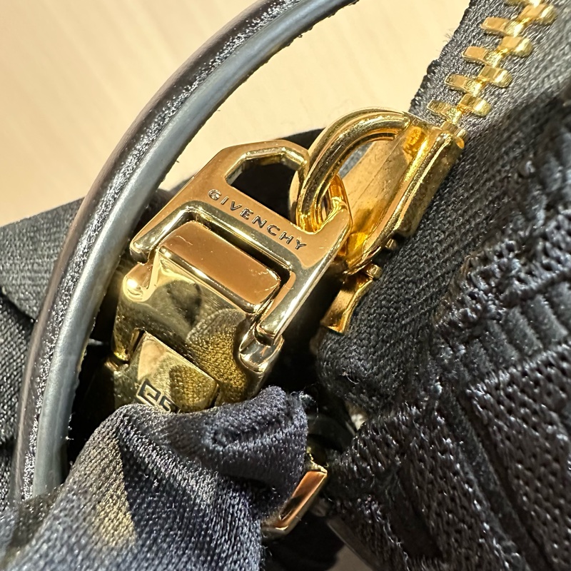 紀梵希 壓紋刺繡 帆布 單肩包 黑色-6